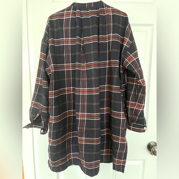 Uniqlo crew neck thigh long button down shirt with pockets M-L - Picture 2 of 7